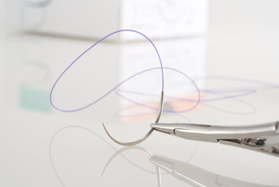 美容外科医が本音で語る：埋没糸の色と抜糸の難易度